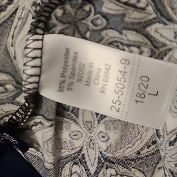 Denim 24/7 SIZE 18/20 BLACK, GRAY, AND WHITE PRINTED WIDE LEG PANTS. - Picture 8 of 8